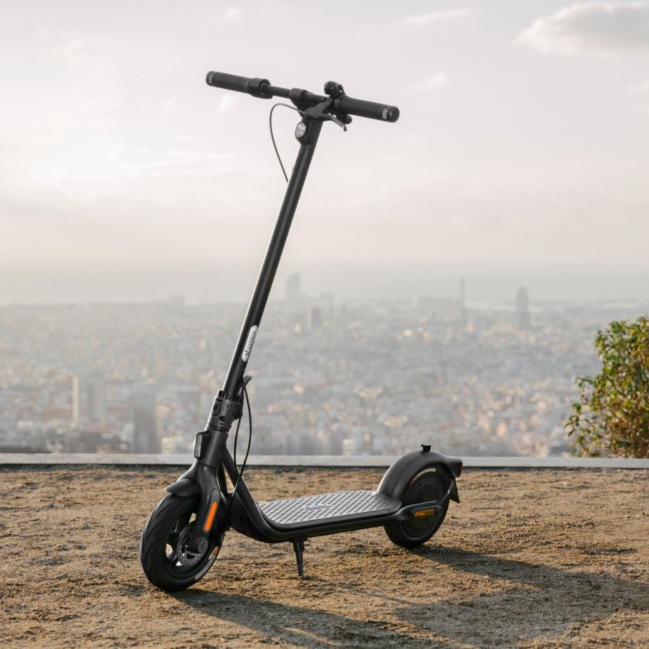 Neue Ninebot-E-Scooter mit Straßenzulassung für 600€ unter