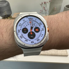 Samsung Galaxy Watch Ultra am Handgelenk