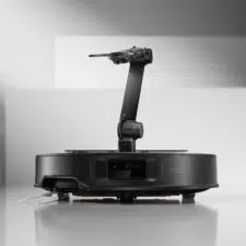 Roborock Saros Z70 Roboterarm ausfgefahren