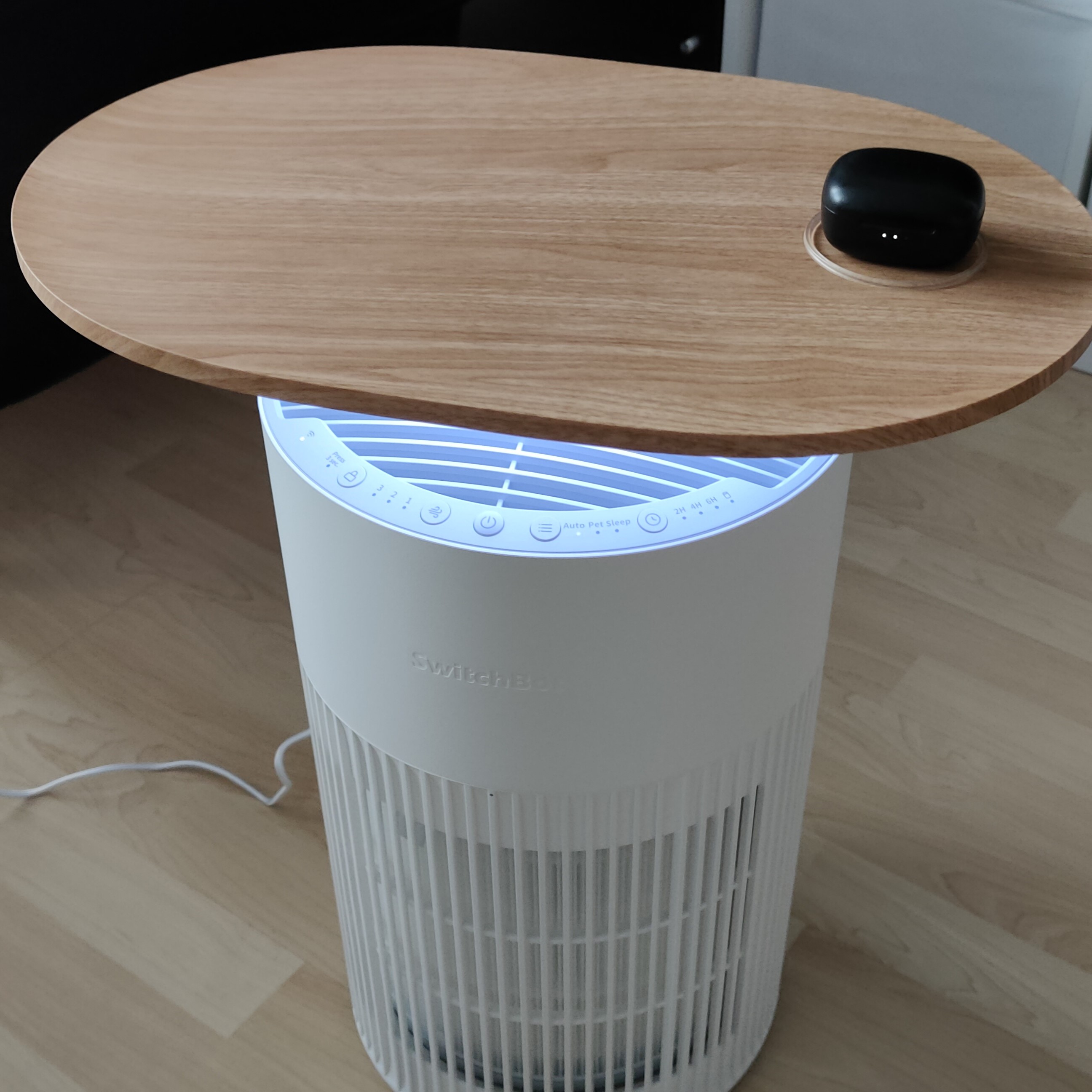 SwichBot Air Purifier Table – Luftreiniger mit Ablage und Wireless-Smartphone-Charger